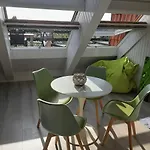 Sixtyfour Penthouse Апартаменты *